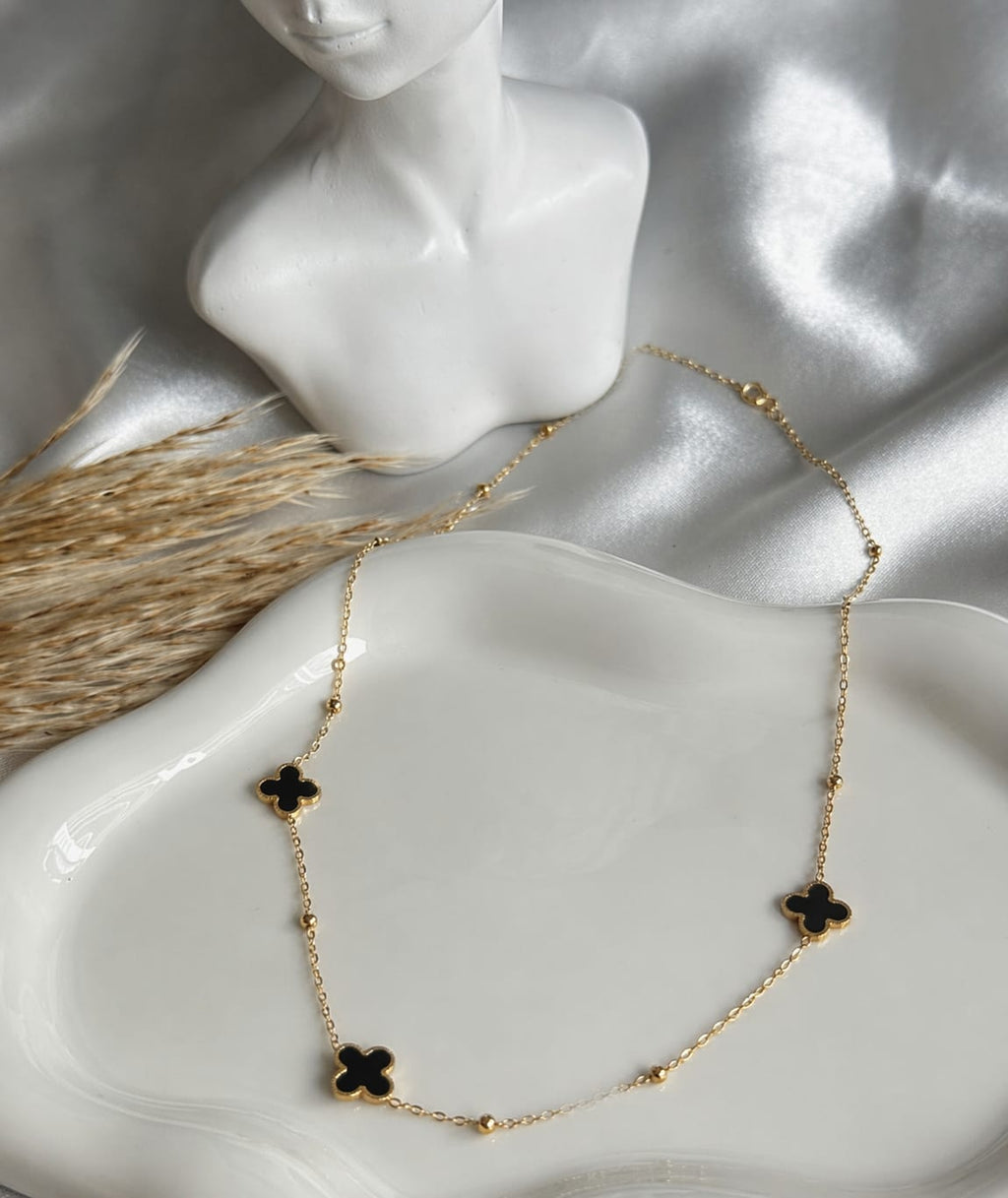 Collier trèfle noir