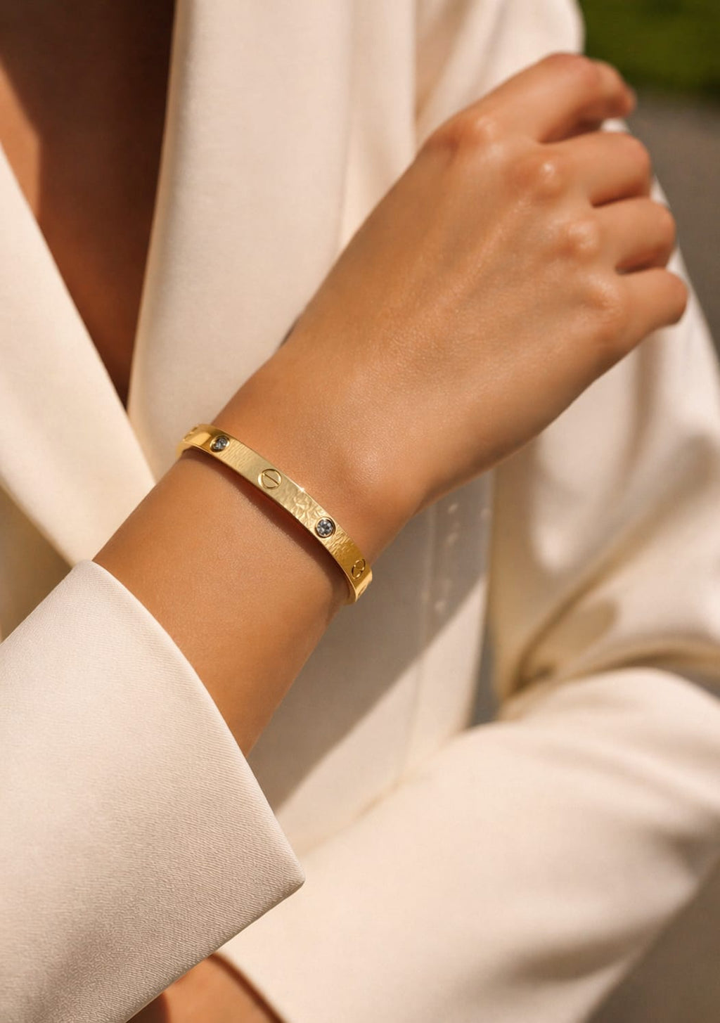 Bracelet Cartier Love avec des pierres